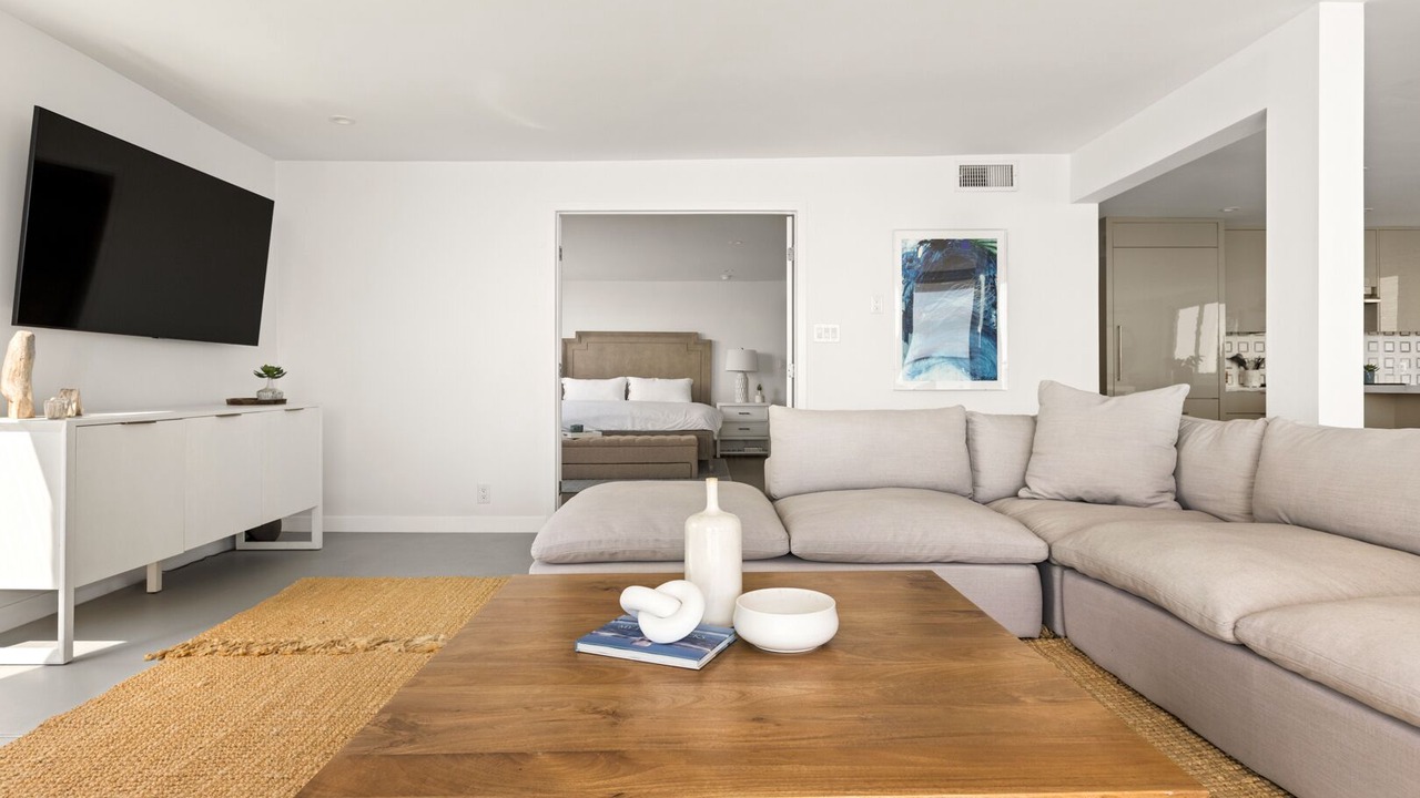 Photo of Livingroom in Central Malibu