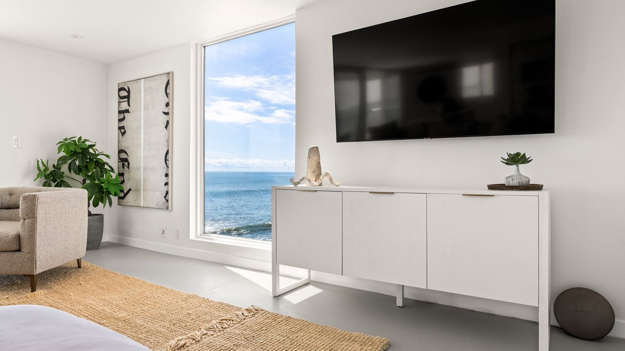 Photo of Livingroom in Central Malibu