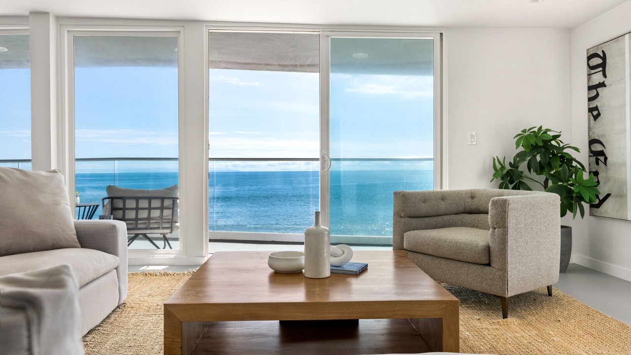 Photo of Livingroom in Central Malibu