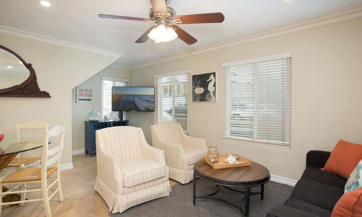 Photo of Livingroom in West Newport