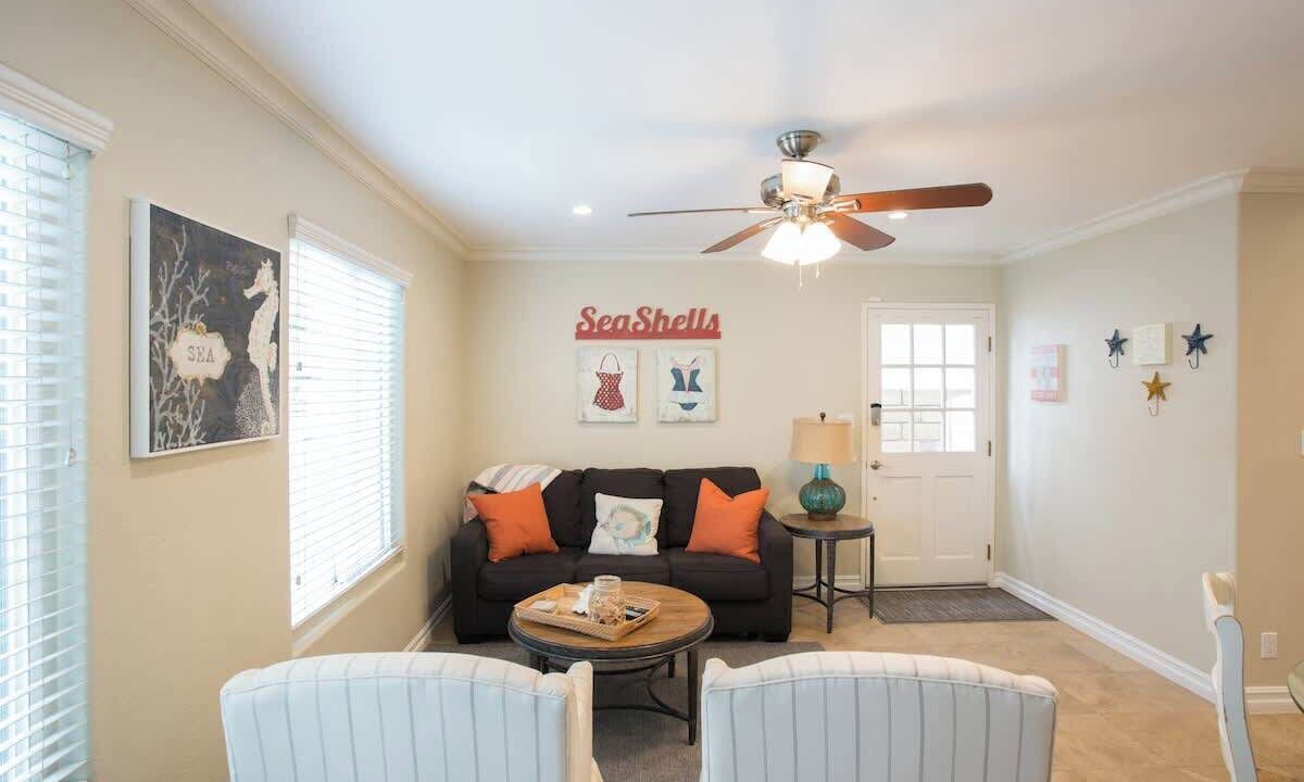 Photo of Livingroom in West Newport