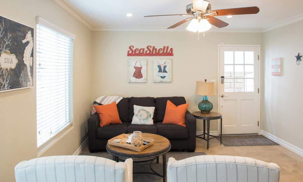 Photo of Livingroom in West Newport