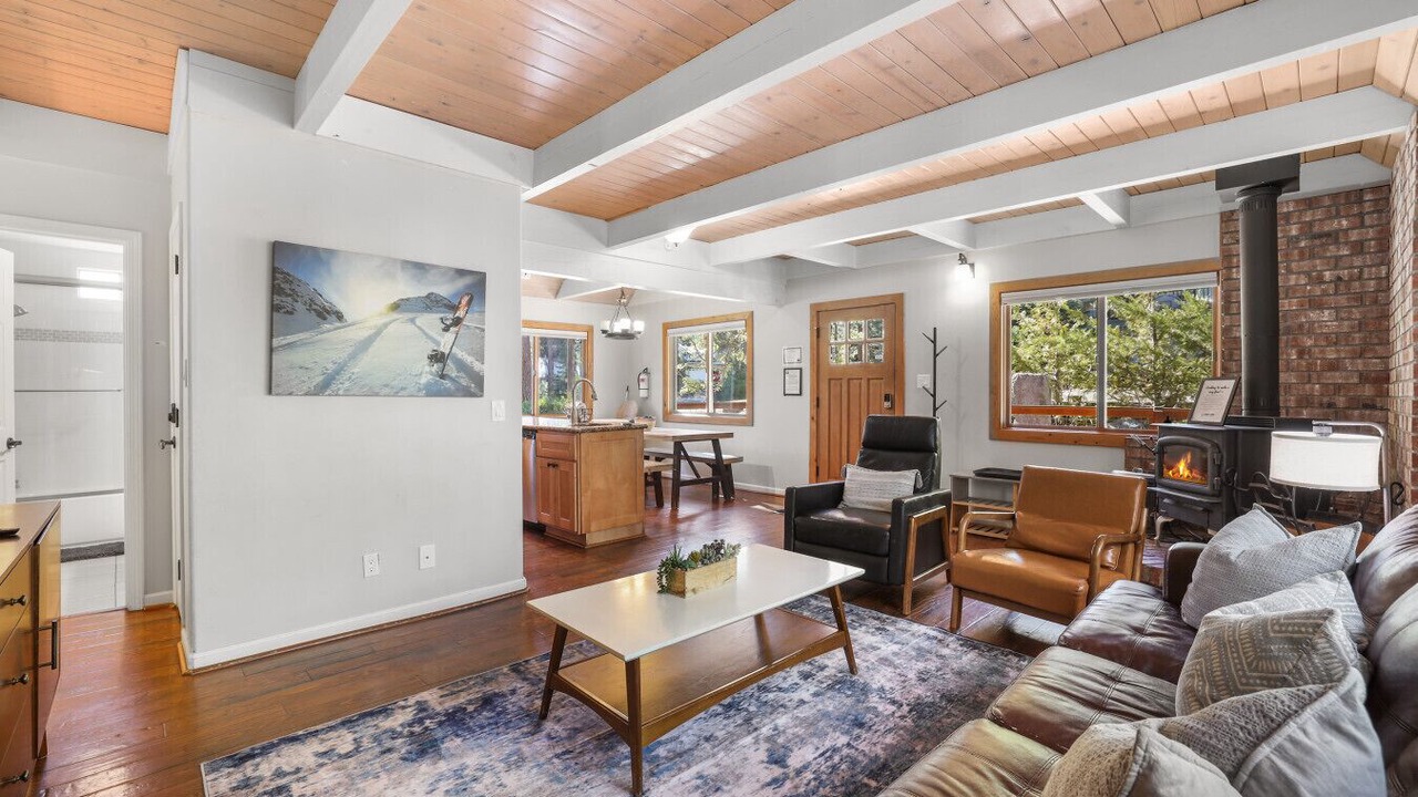 Photo of Livingroom in Pioneer Trail