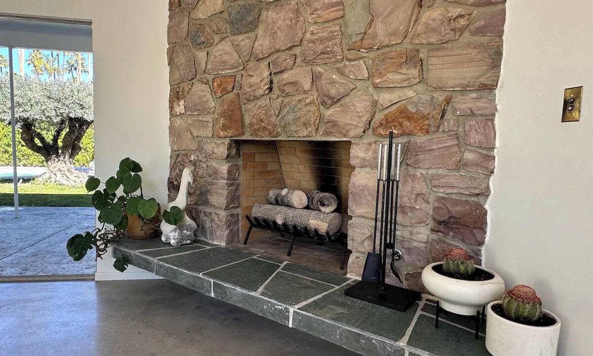 Photo of Livingroom in Deepwell Estates
