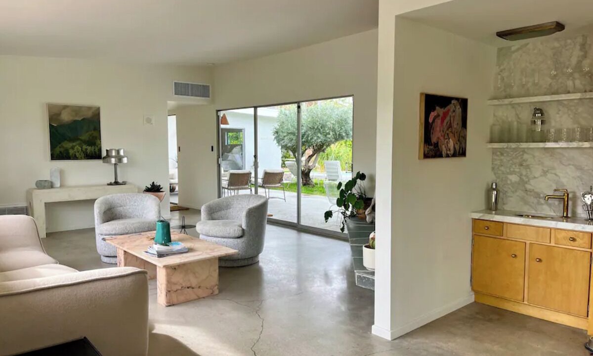 Photo of Livingroom in Deepwell Estates