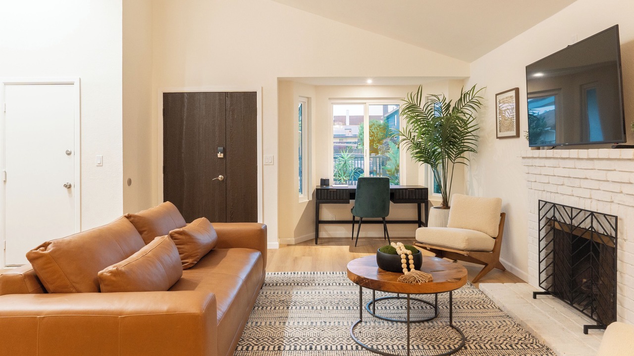 Photo of Livingroom in Bay Terraces