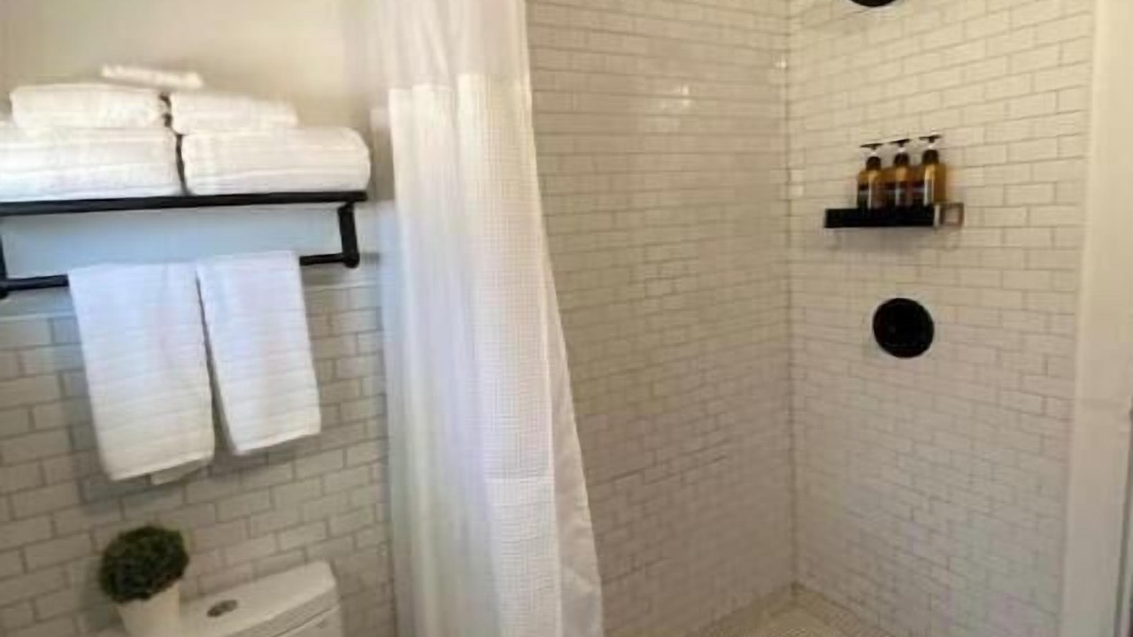Photo of Bathroom in Needles