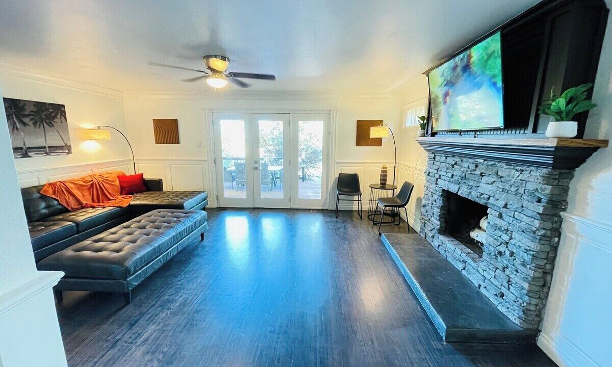 Photo of Livingroom in West University