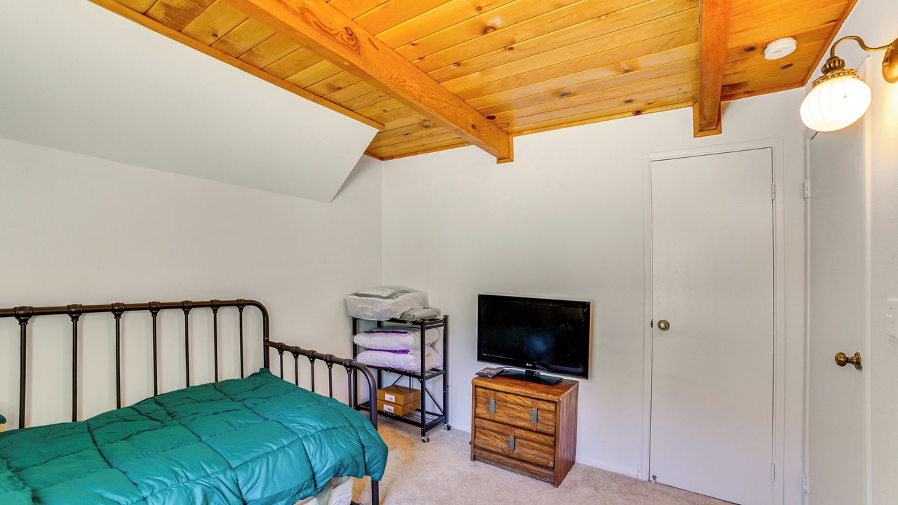 Photo of Bedroom in Frazier Park