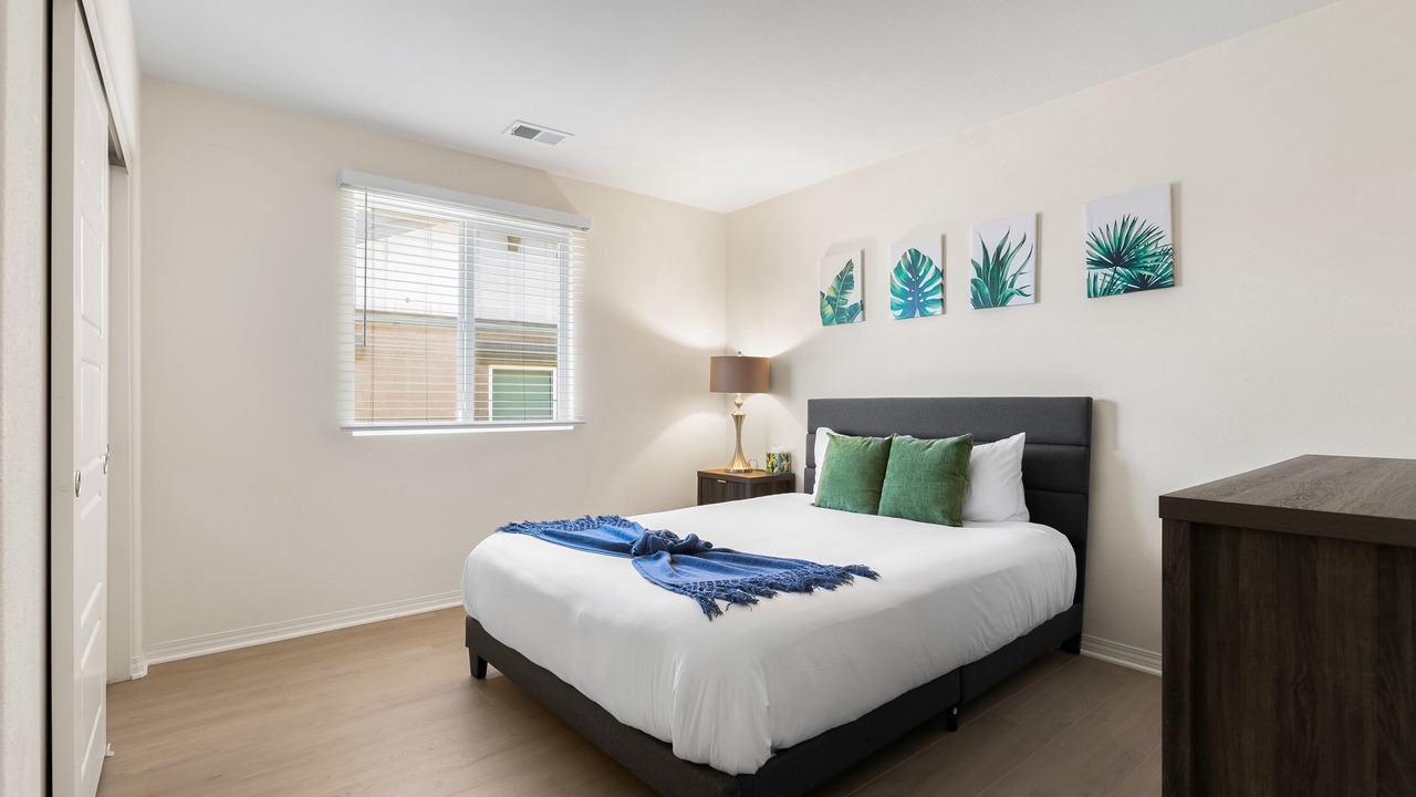 Photo of Bedroom in Allied Gardens