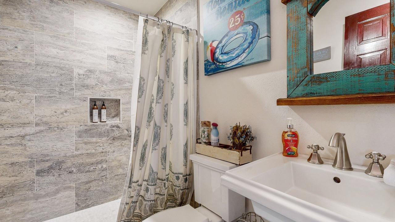 Photo of Bathroom in Blue Jay