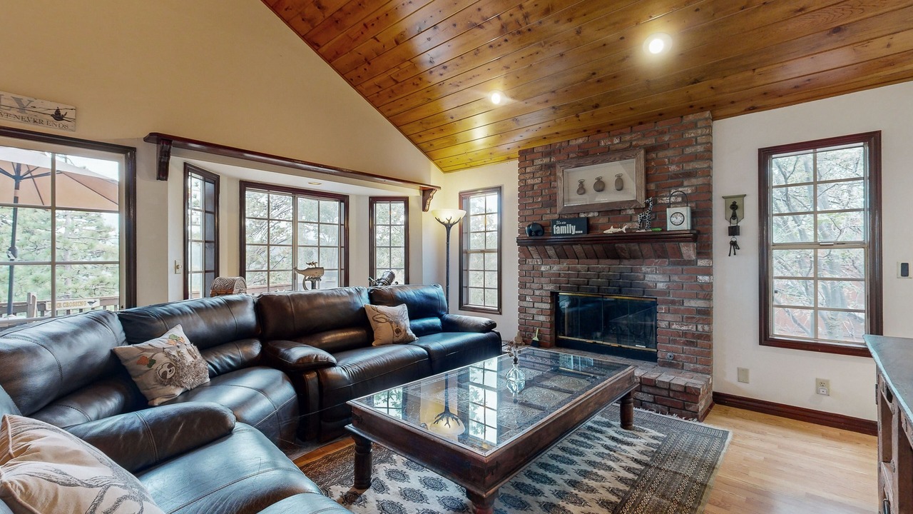 Photo of Livingroom in Blue Jay