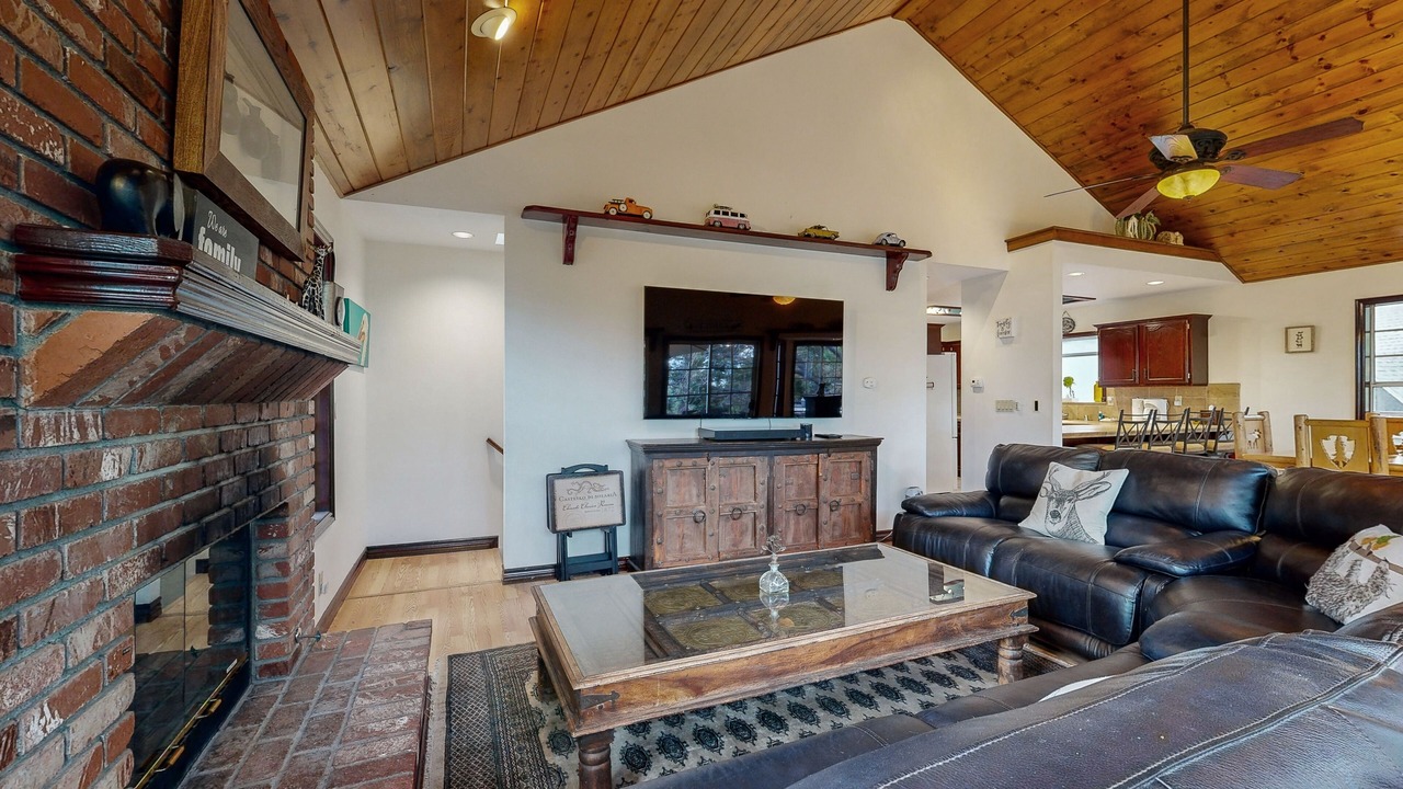 Photo of Livingroom in Blue Jay