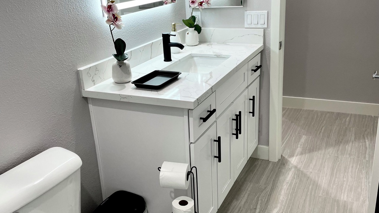 Photo of Bathroom in Racquet Club South