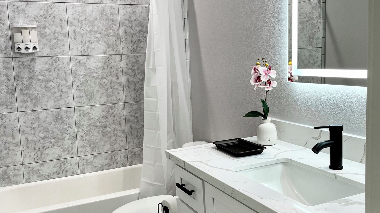 Photo of Bathroom in Racquet Club South