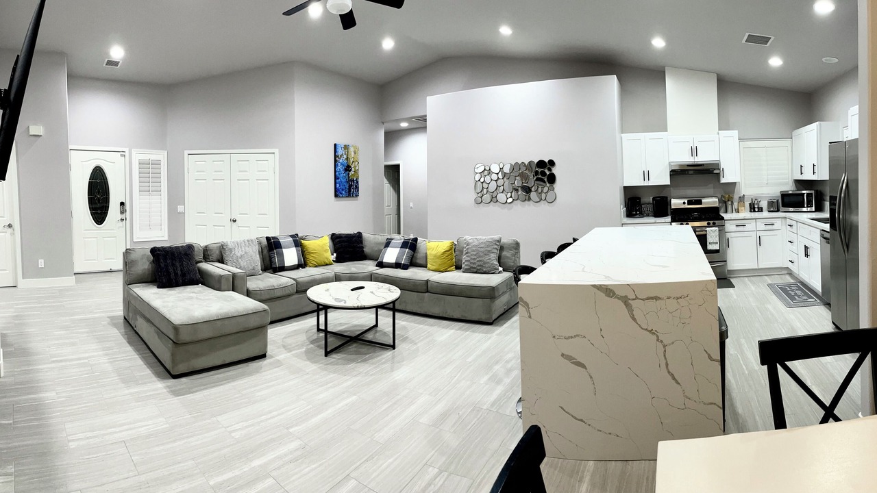 Photo of Livingroom in Racquet Club South