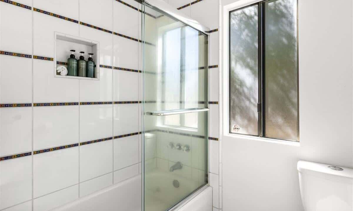 Photo of Bathroom in Araby
