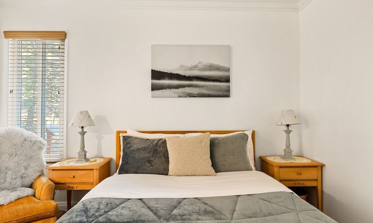 Photo of Bedroom in Evergreen Estates