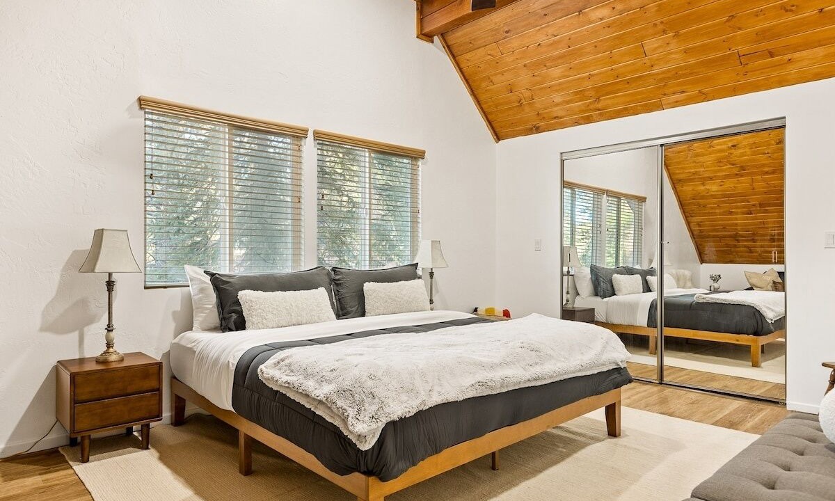 Photo of Bedroom in Evergreen Estates