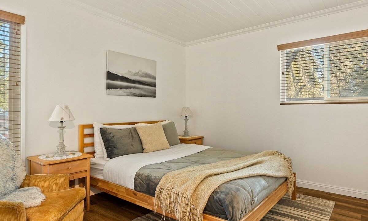 Photo of Bedroom in Evergreen Estates