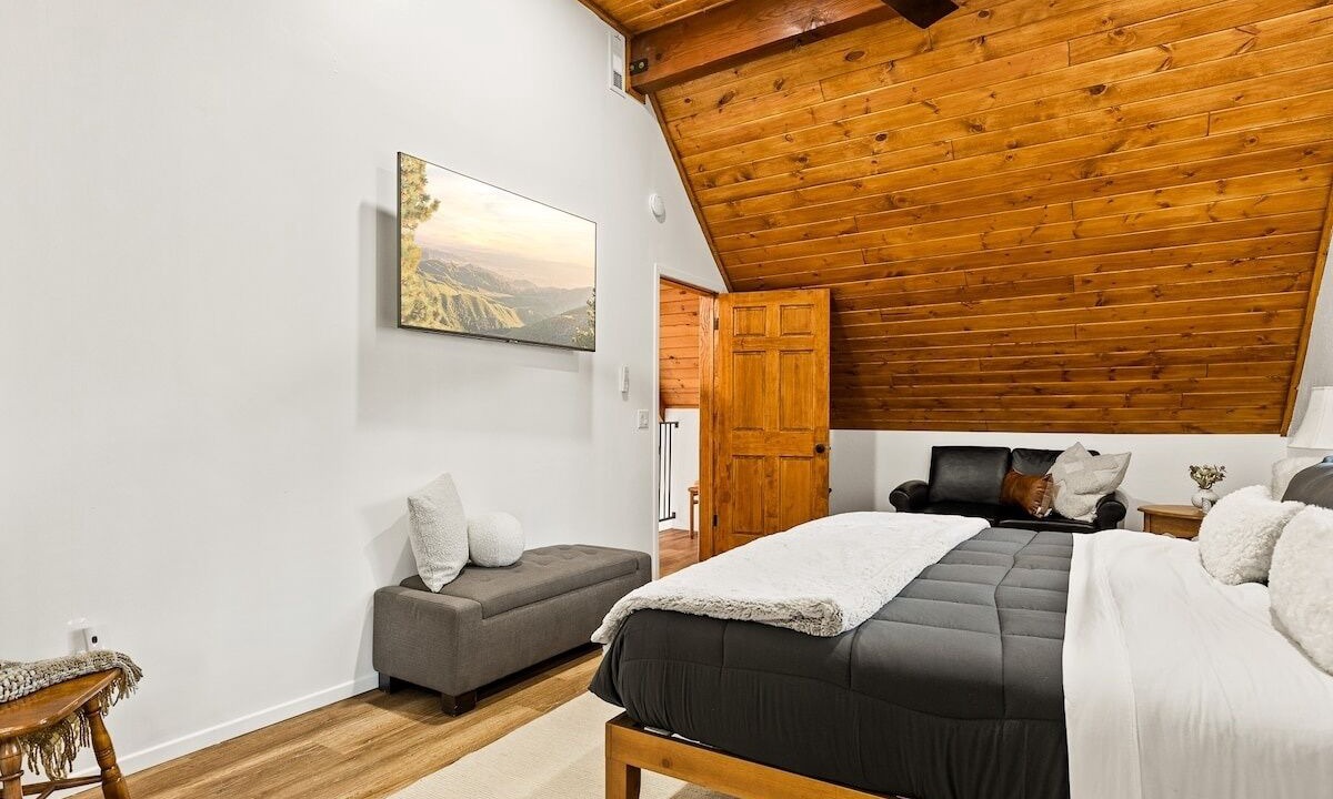Photo of Bedroom in Evergreen Estates