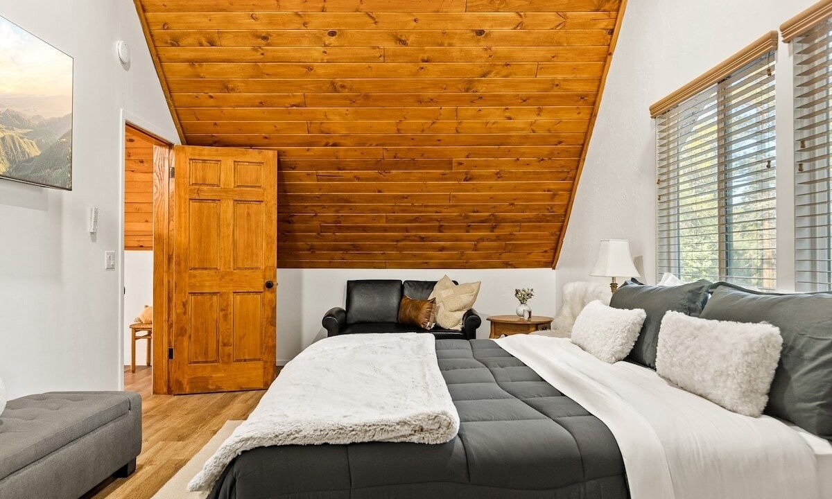 Photo of Bedroom in Evergreen Estates