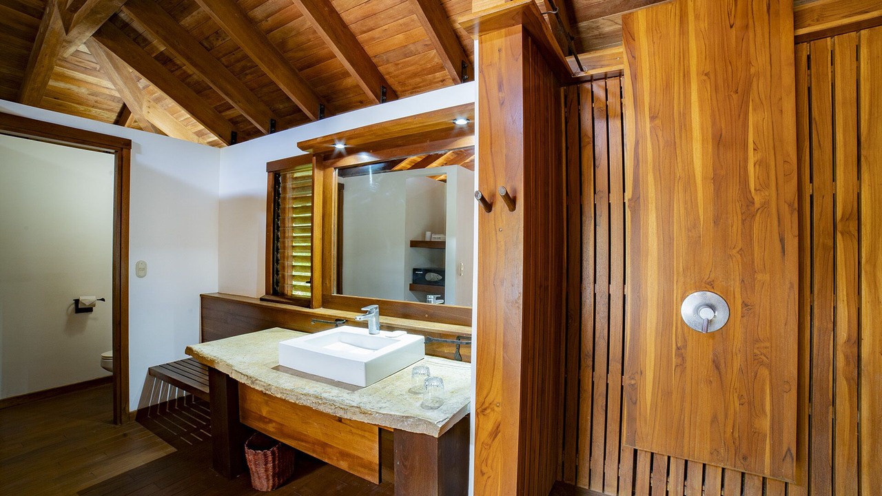 Photo of Bathroom in Guacalito de La Isla
