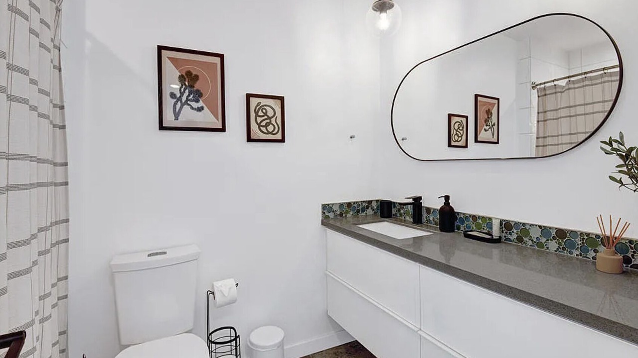 Photo of Bathroom in Racquet Club West