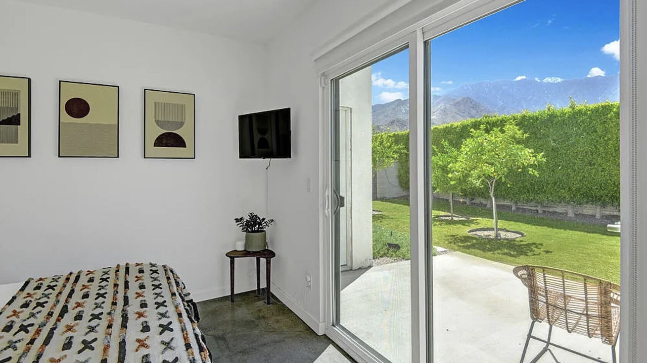 Photo of Bedroom in Racquet Club West