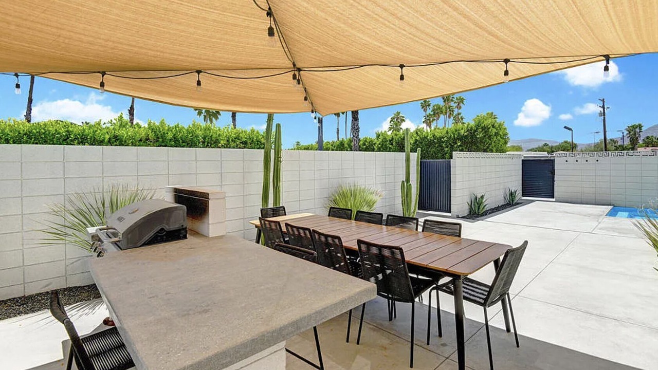 Photo of Outdoor in Racquet Club West