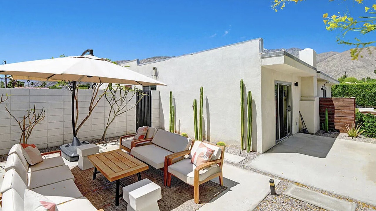 Photo of Patio Balcony in Racquet Club West