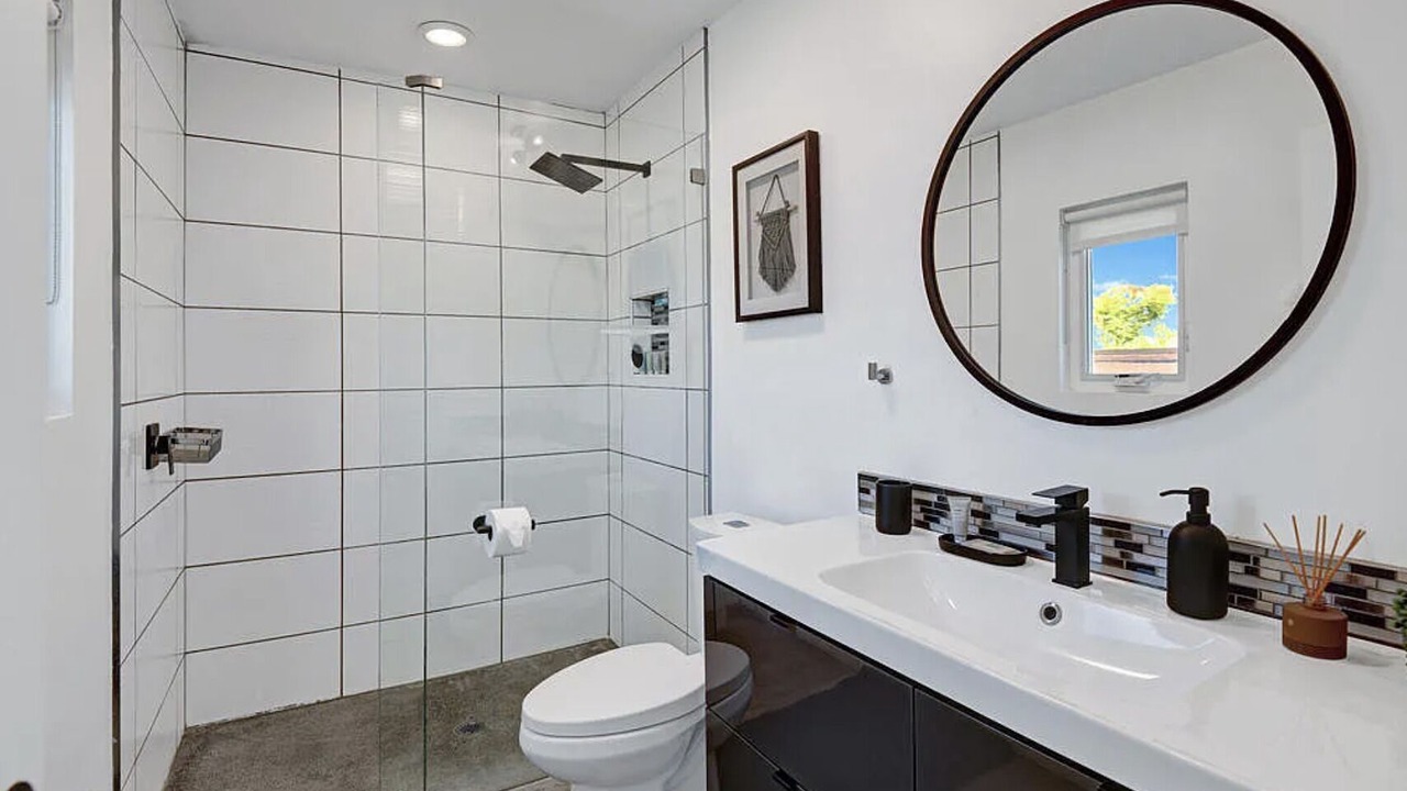 Photo of Bathroom in Racquet Club West