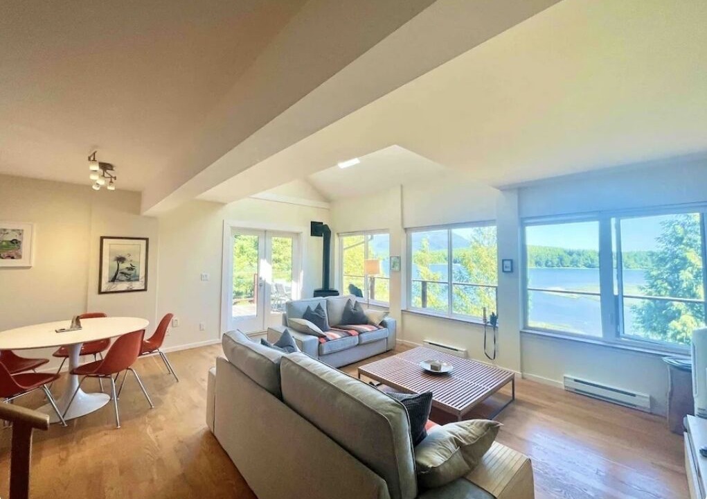 Photo of Livingroom in Ucluelet