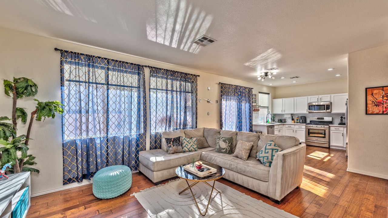 Photo of Livingroom in Spring Valley