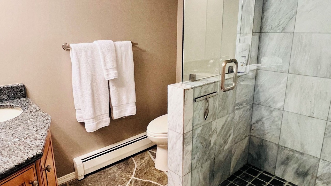 Photo of Bathroom in Lakeridge