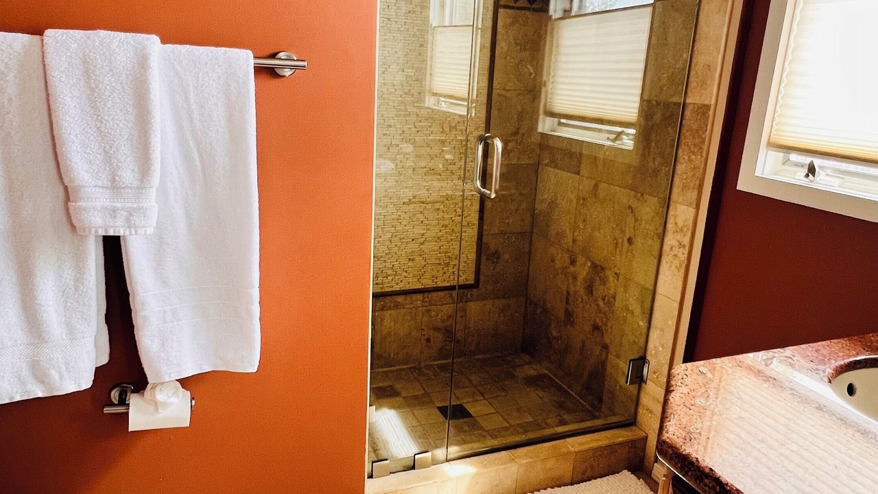 Photo of Bathroom in Lakeridge