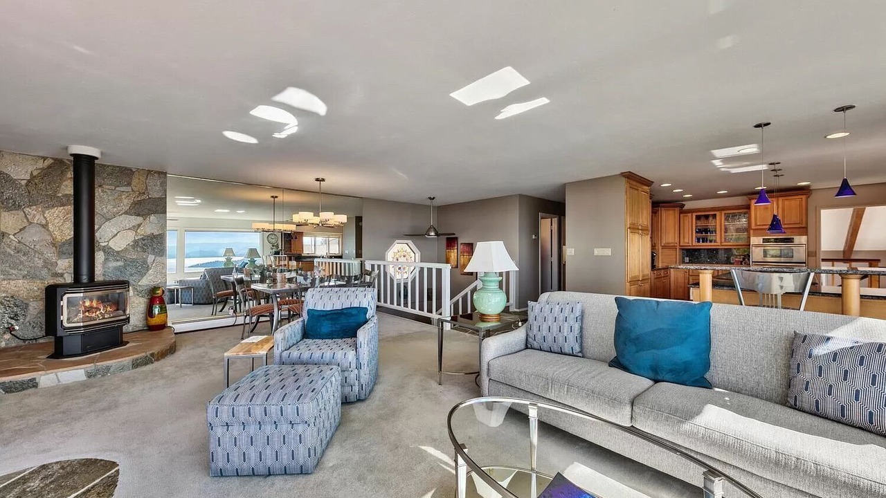 Photo of Livingroom in Lakeridge