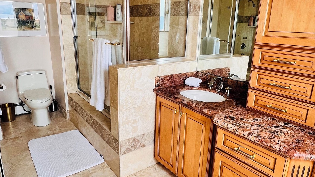 Photo of Bathroom in Lakeridge