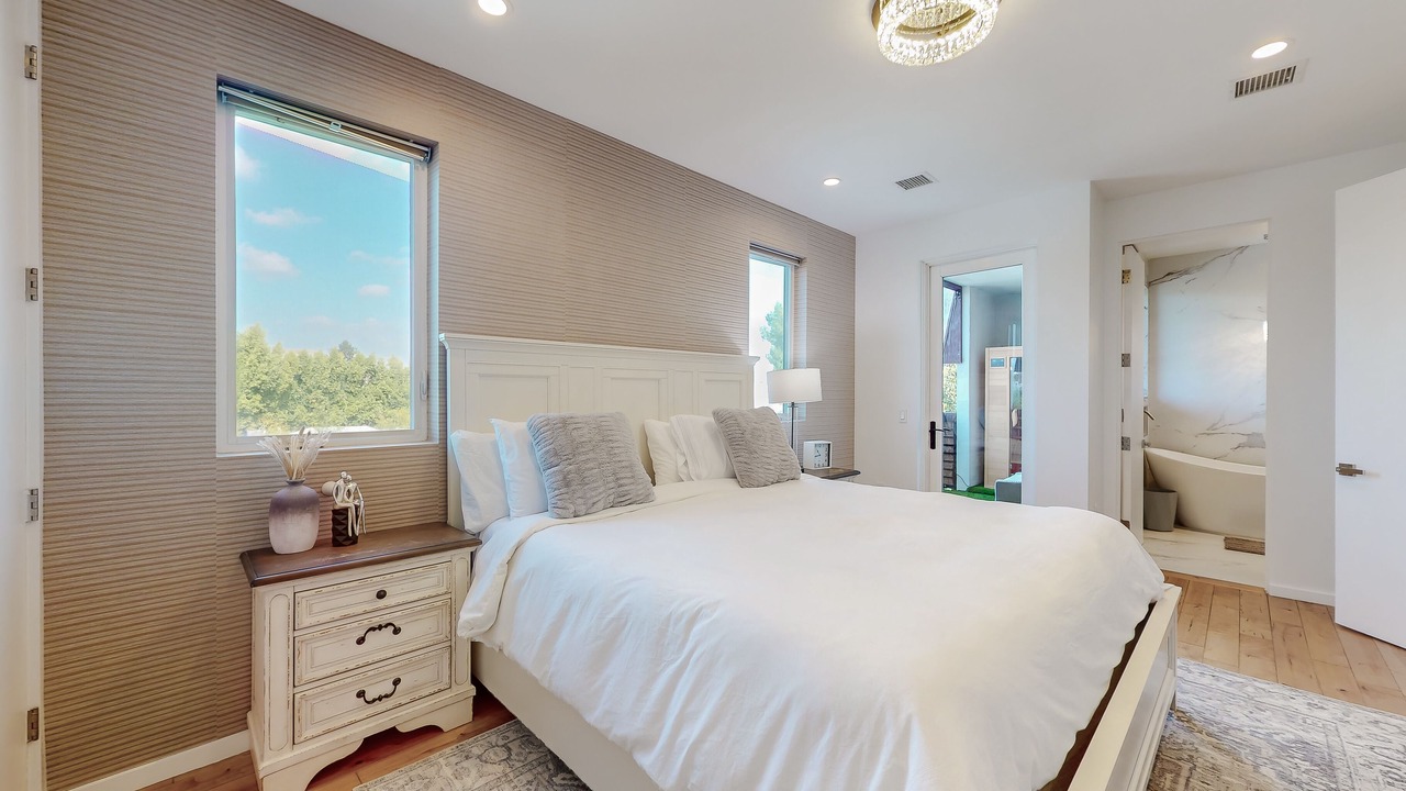 Photo of Bedroom in Pico - Robertson