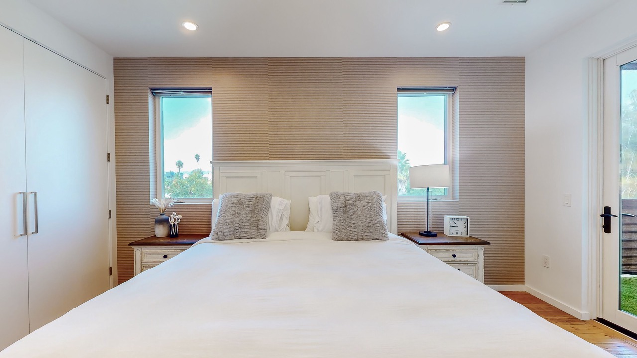 Photo of Bedroom in Pico - Robertson