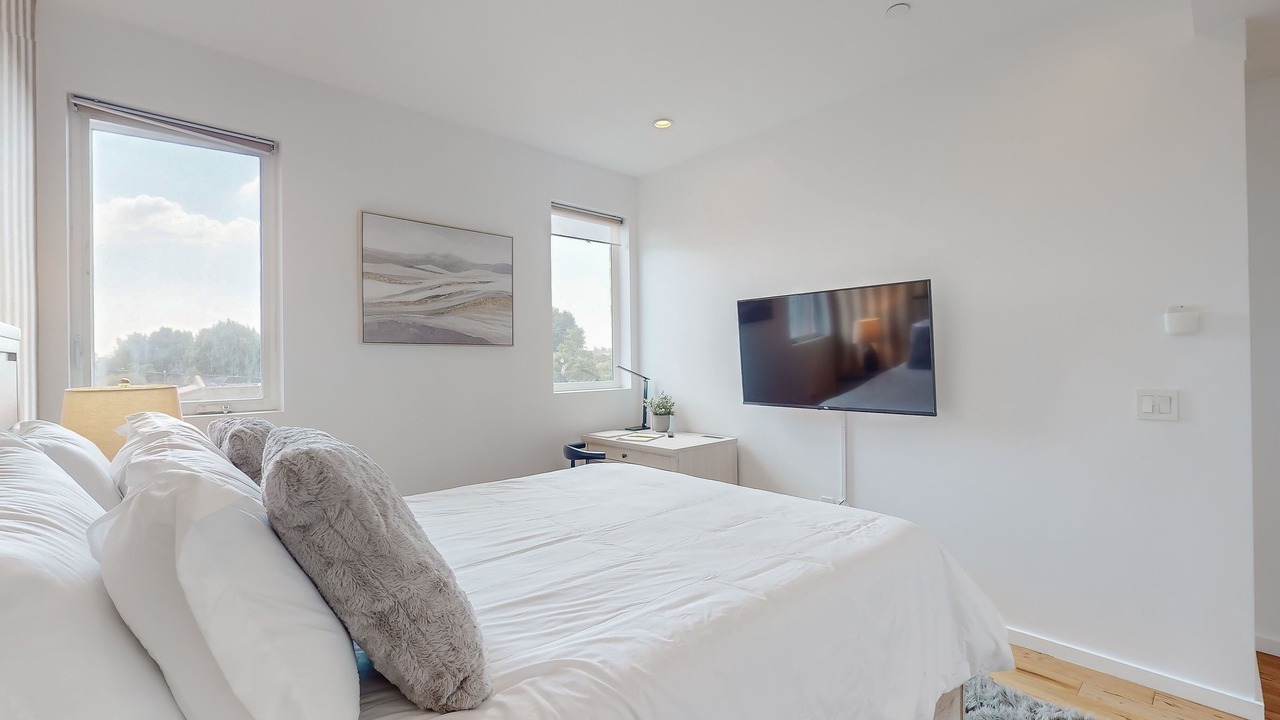 Photo of Bedroom in Pico - Robertson