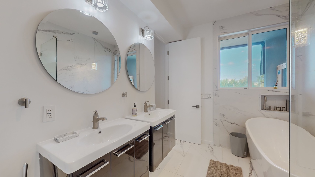 Photo of Bathroom in Pico - Robertson