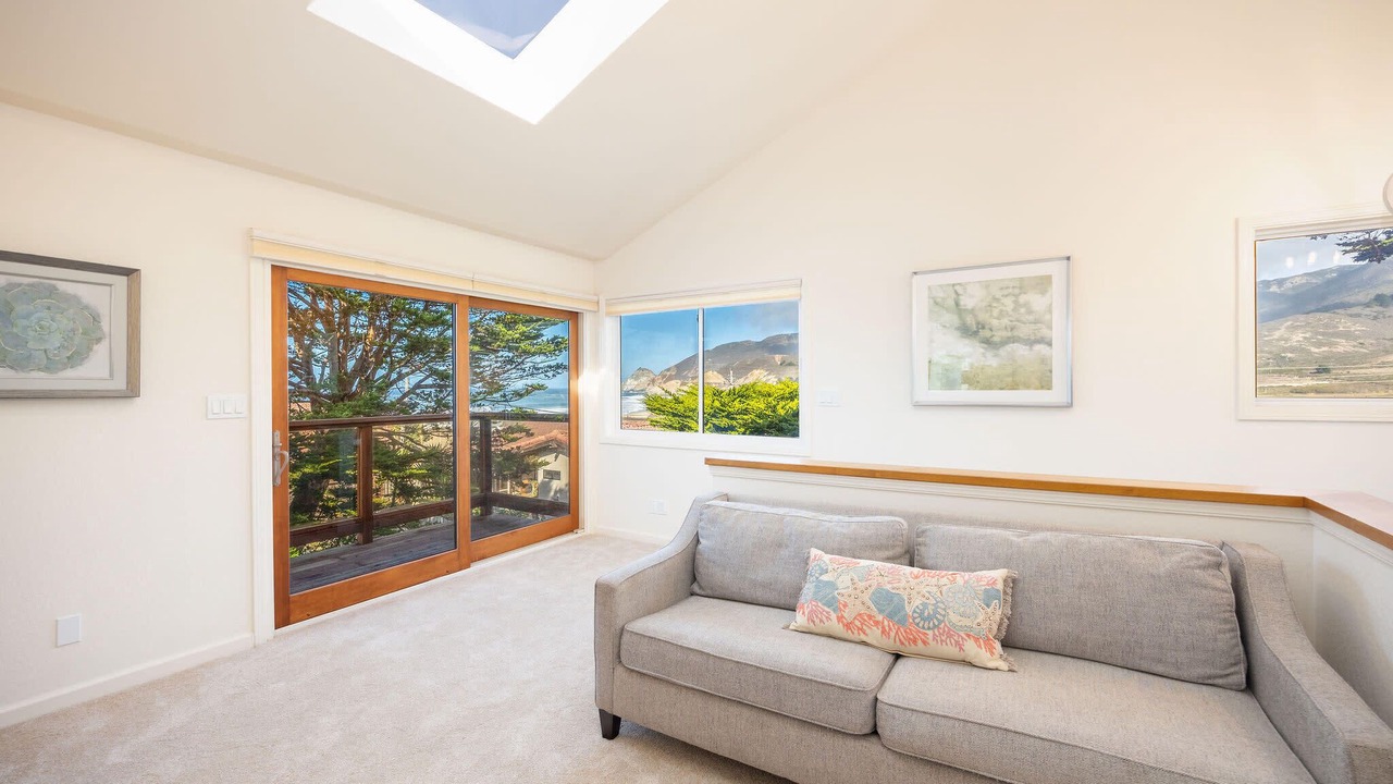 Photo of Livingroom in Montara