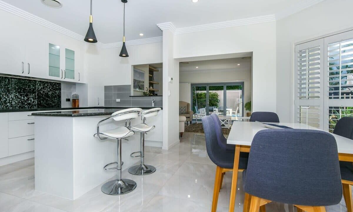 Photo of Livingroom in Main Beach