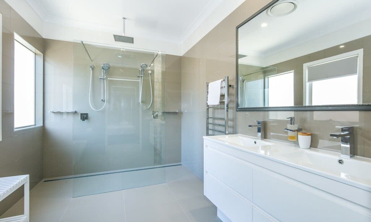 Photo of Bathroom in Main Beach