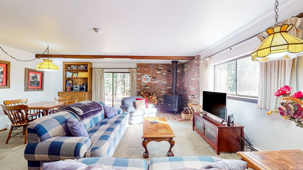 Photo of Livingroom in Christmas Valley