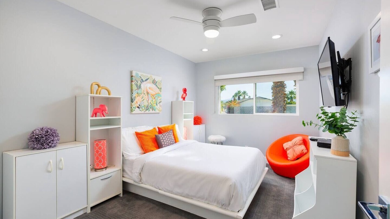 Photo of Bedroom in Racquet Club South