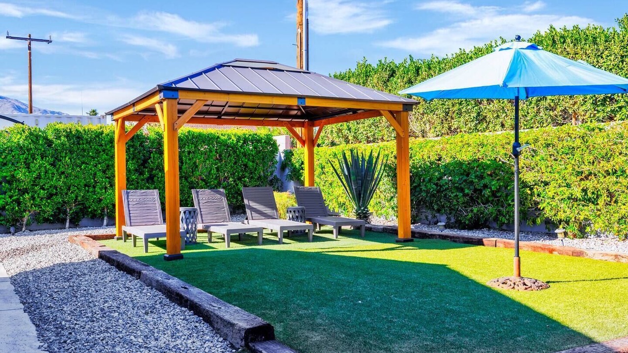 Photo of Outdoor in Racquet Club South