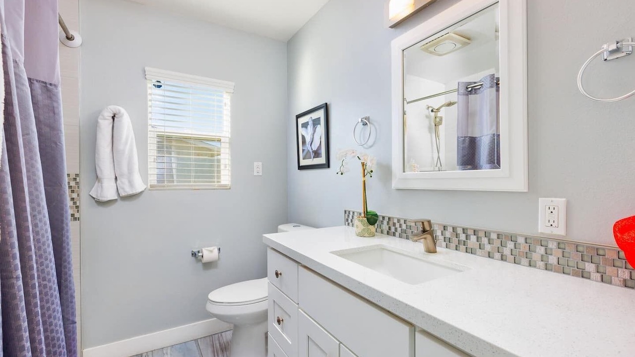 Photo of Bathroom in Racquet Club South