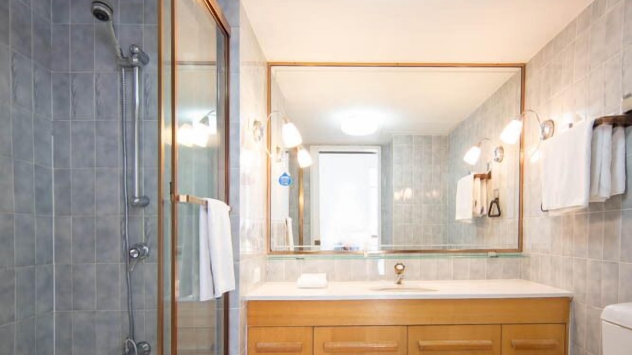Photo of Bathroom in Main Beach